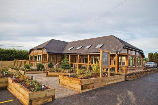 Chic 2 Bed Peak District Cottage Barn Near Alton Towers, Polar Bears, Chatsworth House Leek Exterior foto